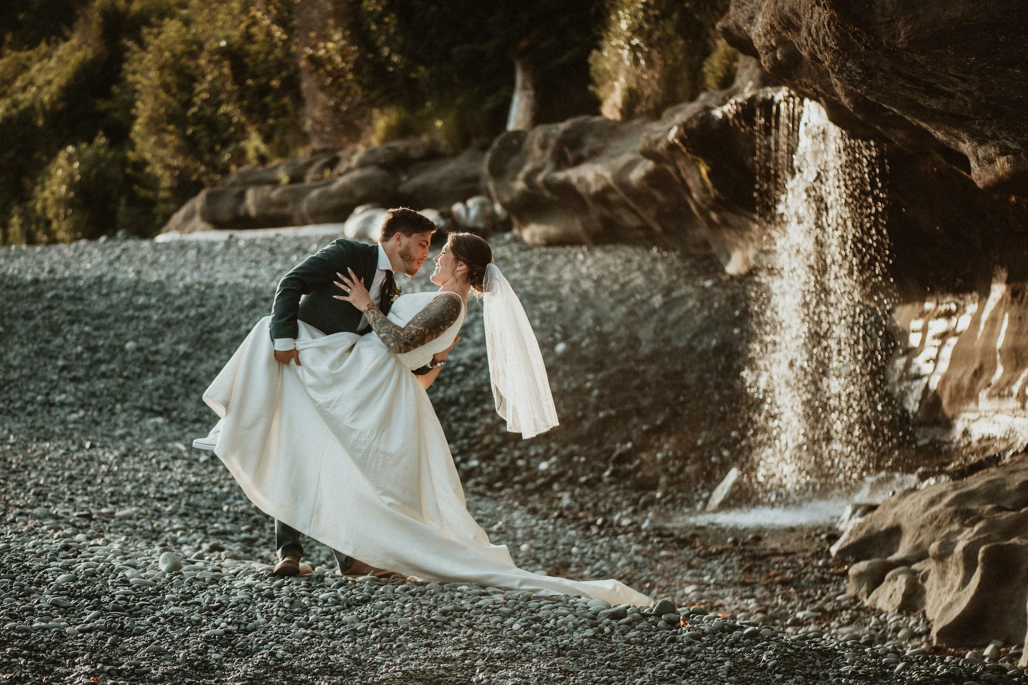 carousel-hero-element image-0